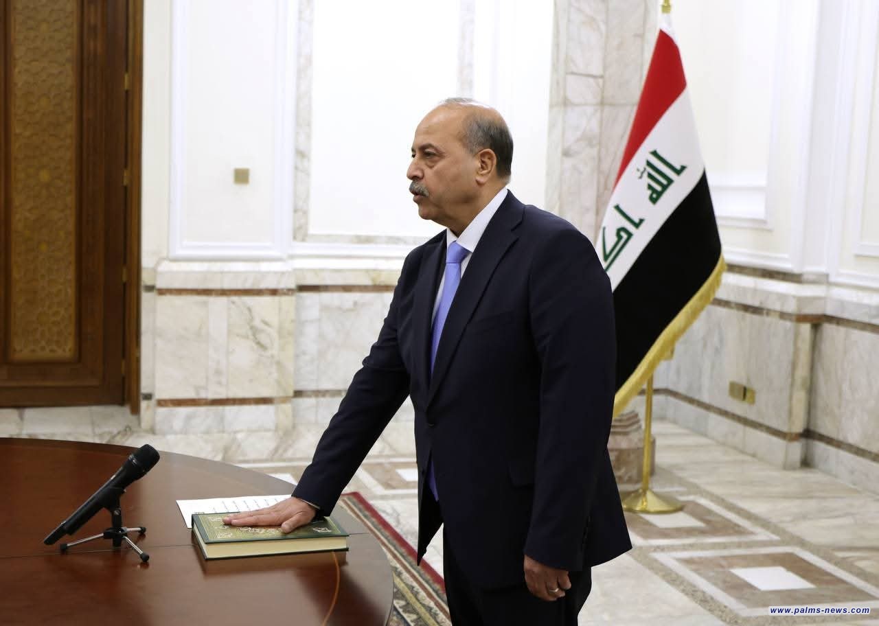 القاضي منذر إبراهيم حسين رئيس المحكمة الاتحادية العليا في العراق يؤدي اليمين الدستورية أمام رئيس الجمهورية عبد اللطيف رشيد